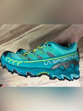 La Sportiva Women's Teal and Yellow Trail running shoes